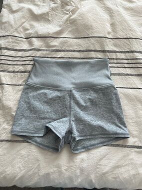 ALO Yoga High-Waist Light Gray Ribbed-Waist Shorts